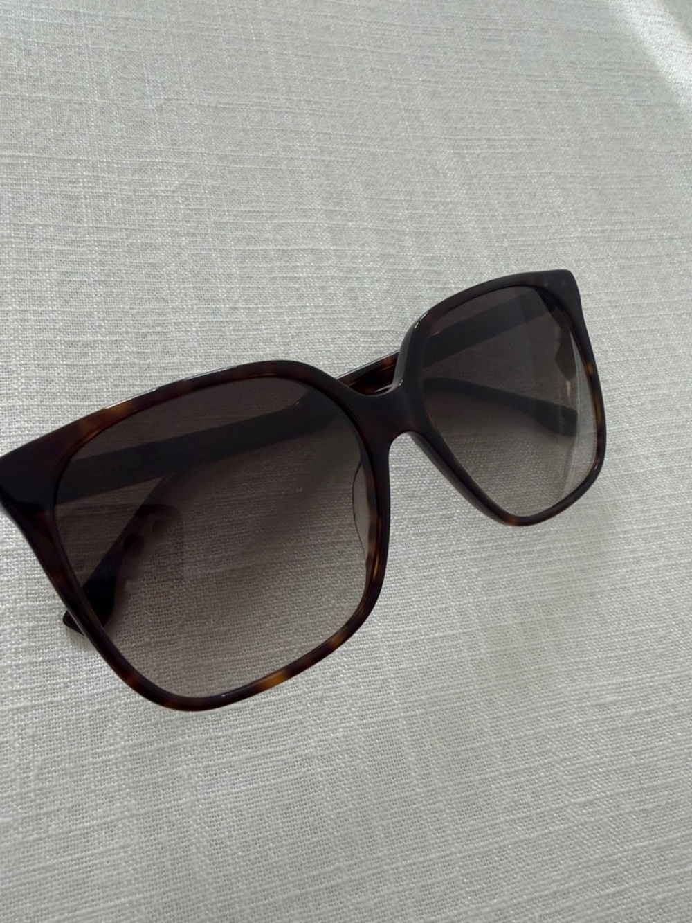 Fendi Tortoiseshell Cat-Eye Sunglasses with Gold Logo - Brown Gradient - Picture 3 of 5